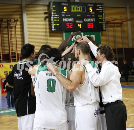 Basketball. Bundesliga. Kelag Wörthersee Piraten gegen BSC Raiffeisen Fürstenfeld Panthers. Jubel Piraten. Klagenfurt, 4.1.2009
Foto: Kuess

---
pressefotos, pressefotografie, kuess, qs, qspictures, sport, bild, bilder, bilddatenbank