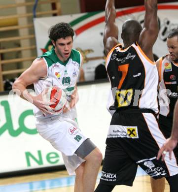 Basketball. Bundesliga. Kelag Woerthersee Piraten gegen BSC Raiffeisen Fuerstenfeld Panthers. Erik Rhinehart (Piraten). Klagenfurt, 4.1.2009
Foto: Kuess

---
pressefotos, pressefotografie, kuess, qs, qspictures, sport, bild, bilder, bilddatenbank