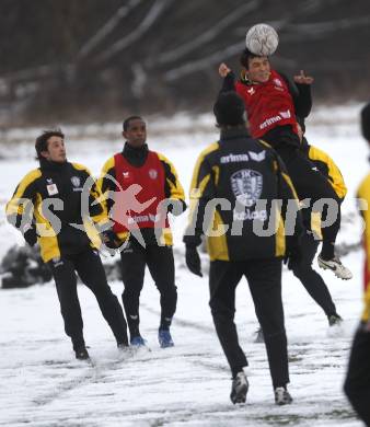 Fussball. Bundesliga. SK Austria Kaernten Trainingsauftakt. Zlatko Junuzovic, Juergen Pichorner, Alexandre Chiquinho Da Silva.  Moosburg, am 5.1.2009
Foto: Kuess

---
pressefotos, pressefotografie, kuess, qs, qspictures, sport, bild, bilder, bilddatenbank