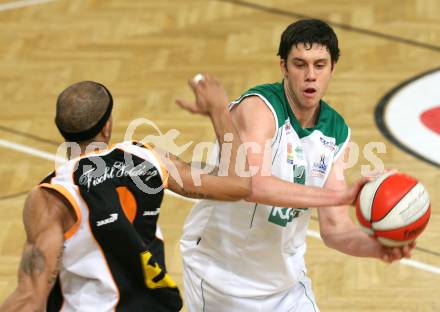 Basketball. Bundesliga. Kelag Woerthersee Piraten gegen BSC Raiffeisen Fuerstenfeld Panthers. Erik Rhinehart (Piraten). Klagenfurt, 4.1.2009
Foto: Kuess

---
pressefotos, pressefotografie, kuess, qs, qspictures, sport, bild, bilder, bilddatenbank