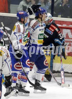 EBEL. Eishockey Bundesliga. EC Pasut VSV gegen EHC LIWEST Linz. Torjubel Benoit Mondou, Jonathan Ferland. Villach, am 6.1.2009.
Foto: Kuess 


---
pressefotos, pressefotografie, kuess, qs, qspictures, sport, bild, bilder, bilddatenbank