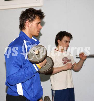 EBEL. Eishockey Bundesliga. EC Pasut VSV gegen EHC LIWEST Linz. Training nach dem Spiel. Thomas Raffl, Nico Toff. Villach, am 6.1.2009.
Foto: Kuess 


---
pressefotos, pressefotografie, kuess, qs, qspictures, sport, bild, bilder, bilddatenbank