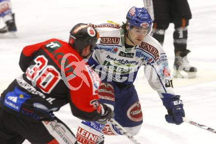 EBEL. Eishockey Bundesliga. EC Pasut VSV gegen HC TWK INNSBRUCK, DIE HAIE. Jonathan Ferland, (VSV), Herbert Hohenberger  (Innsbruck). Villach, am 9.1.2009.
Foto: Kuess 


---
pressefotos, pressefotografie, kuess, qs, qspictures, sport, bild, bilder, bilddatenbank