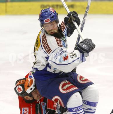 EBEL. Eishockey Bundesliga. EC Pasut VSV gegen HC TWK INNSBRUCK, DIE HAIE. Markus Peintner,  (VSV), Rich Brennan (Innsbruck). Villach, am 9.1.2009.
Foto: Kuess 


---
pressefotos, pressefotografie, kuess, qs, qspictures, sport, bild, bilder, bilddatenbank