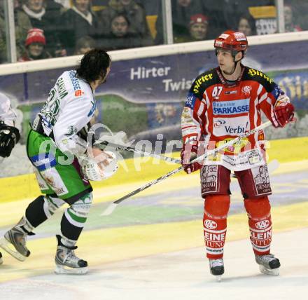 EBEL. Eishockey Bundesliga. KAC gegen HDD TILIA Olimpija Ljubljana. TORY Jeffrey (KAC), BANHAM Frank (Ljubljana). Klagenfurt, am 9.1.2009.
Foto: Kuess 

---
pressefotos, pressefotografie, kuess, qs, qspictures, sport, bild, bilder, bilddatenbank