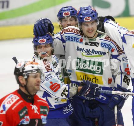 EBEL. Eishockey Bundesliga. EC Pasut VSV gegen HC TWK INNSBRUCK, DIE HAIE. Torjubel Wolfgang Kromp, Jonathan ferland. Villach, am 9.1.2009.
Foto: Kuess 


---
pressefotos, pressefotografie, kuess, qs, qspictures, sport, bild, bilder, bilddatenbank