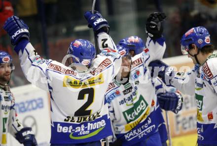 EBEL. Eishockey Bundesliga. EC Pasut VSV gegen EC Red Bull Salzburg. Jubel Darell Scoville, Benoit Mondou, Jonathan Ferland. Villach, am 11.1.2009.
Foto: Kuess 


---
pressefotos, pressefotografie, kuess, qs, qspictures, sport, bild, bilder, bilddatenbank