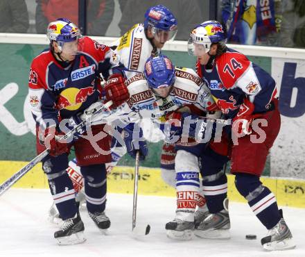 EBEL. Eishockey Bundesliga. EC Pasut VSV gegen EC Red Bull Salzburg. Roland Kaspitz, Guenther Lanzinger, (VSV), Jeremy Rebek, Dieter Kalt (Salzburg). Villach, am 11.1.2009.
Foto: Kuess 


---
pressefotos, pressefotografie, kuess, qs, qspictures, sport, bild, bilder, bilddatenbank