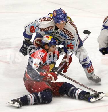 EBEL. Eishockey Bundesliga. EC Pasut VSV gegen EC Red Bull Salzburg. Mike Stewart,  (VSV), Manuel Latusa (Salzburg). Villach, am 11.1.2009.
Foto: Kuess 


---
pressefotos, pressefotografie, kuess, qs, qspictures, sport, bild, bilder, bilddatenbank