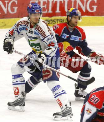 EBEL. Eishockey Bundesliga. EC Pasut VSV gegen EC Red Bull Salzburg. Thomas Raffl,  (VSV), Mario Scalzo (Salzburg). Villach, am 11.1.2009.
Foto: Kuess 


---
pressefotos, pressefotografie, kuess, qs, qspictures, sport, bild, bilder, bilddatenbank