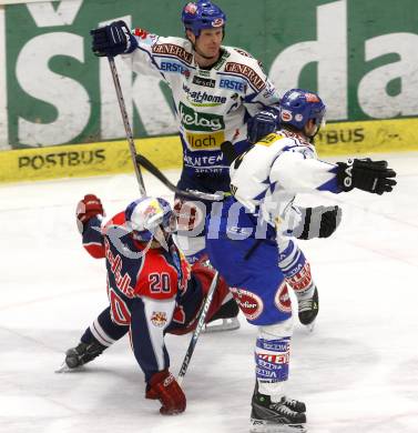 EBEL. Eishockey Bundesliga. EC Pasut VSV gegen EC Red Bull Salzburg. Mike Stewart, Benoit Mondou,  (VSV), Daniel Welser (Salzburg). Villach, am 11.1.2009.
Foto: Kuess 


---
pressefotos, pressefotografie, kuess, qs, qspictures, sport, bild, bilder, bilddatenbank