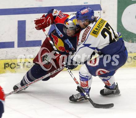 EBEL. Eishockey Bundesliga. EC Pasut VSV gegen EC Red Bull Salzburg. Wolfgang Kromp,  (VSV), Matthias Trattnig (Salzburg). Villach, am 11.1.2009.
Foto: Kuess 


---
pressefotos, pressefotografie, kuess, qs, qspictures, sport, bild, bilder, bilddatenbank