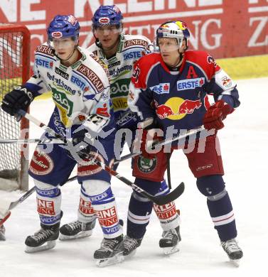 EBEL. Eishockey Bundesliga. EC Pasut VSV gegen EC Red Bull Salzburg. Michael Raffl, Benjamin Petrik, (VSV), Jeremy Rebek  (Salzburg). Villach, am 11.1.2009.
Foto: Kuess 


---
pressefotos, pressefotografie, kuess, qs, qspictures, sport, bild, bilder, bilddatenbank