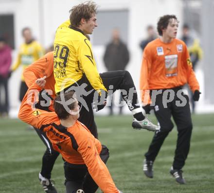 Fussball Testspiel. WAC/St. Andrae gegen SK Austria Kaernten. Marc Sand (Austria Kaernten), Christopher Eneo (WAC/St. Andrae). St. Andrae, am 17.1.2009.
Foto: Kuess
---
pressefotos, pressefotografie, kuess, qs, qspictures, sport, bild, bilder, bilddatenbank