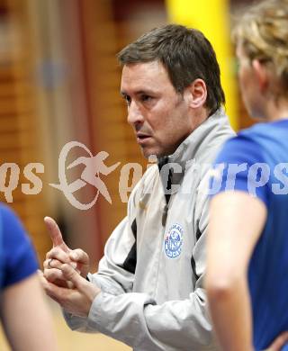 Volleyball. MEVZA. Sparkasse Wildcats gegen SVS Post. Trainer, Helmut Voggenberger (Wildcats). Klagenfurt, 17.1.2009.
Foto: Kuess

---
pressefotos, pressefotografie, kuess, qs, qspictures, sport, bild, bilder, bilddatenbank