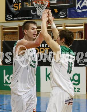 Basketball. Bundesliga. Woerthersee Piraten gegen UBSC Graz. Jubel Selmir Husanovic, Jack Leasure (Piraten). Klagenfurt, 22. 1. 2009.
Foto: Kuess 

---
pressefotos, pressefotografie, kuess, qs, qspictures, sport, bild, bilder, bilddatenbank