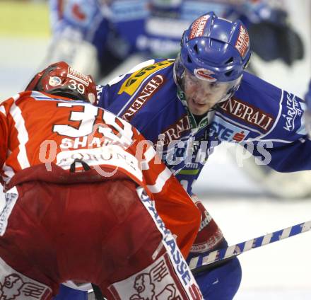 EBEL. Eishockey Bundesliga. EC KAC gegen EC VSV. Jeff Shantz, (KAC), Dan Cavanaugh (VSV). Klagenfurt, am 23.1.2009.
Foto: Kuess 

---
pressefotos, pressefotografie, kuess, qs, qspictures, sport, bild, bilder, bilddatenbank