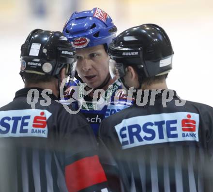 EBEL. Eishockey Bundesliga. EC KAC gegen EC VSV. Mike Stewart  (VSV), Schiedsrichter. Klagenfurt, am 23.1.2009.
Foto: Kuess 

---
pressefotos, pressefotografie, kuess, qs, qspictures, sport, bild, bilder, bilddatenbank