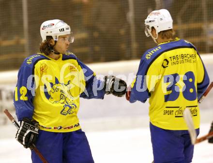 Eishockey CHL. 1. EHC Althofen gegen EC SV Spittal/Drau. Torjubel Daniel Leiner, Patrick Witzany (Althofen). Althofen, am 24.1.2009.
Foto: Kuess
---
pressefotos, pressefotografie, kuess, qs, qspictures, sport, bild, bilder, bilddatenbank