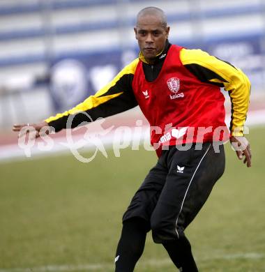 Fussball Trainingslager Austria Kaernten. Chiquinho. Lignano, am 26.1.2009.
Foto: Kuess
---
pressefotos, pressefotografie, kuess, qs, qspictures, sport, bild, bilder, bilddatenbank