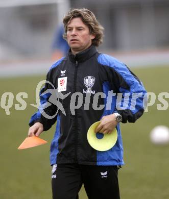 Fussball Trainingslager Austria Kaernten. Trainer Frenkie Schinkels. Lignano, am 26.1.2009.
Foto: Kuess
---
pressefotos, pressefotografie, kuess, qs, qspictures, sport, bild, bilder, bilddatenbank