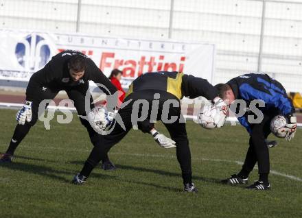 Fussball Trainingslager Austria Kaernten. Heinz Weber, Andreas Schranz, Tormanntrainer Wolfgang Thun Hohenstein. Lignano, am 26.1.2009.
Foto: Kuess
---
pressefotos, pressefotografie, kuess, qs, qspictures, sport, bild, bilder, bilddatenbank