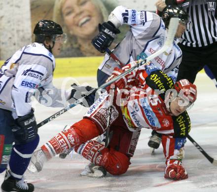 EBEL. Eishockey Bundesliga. EC KAC gegen Alba Volan SC Szekesfehervar.  SCHULLER David (KAC), VASZJUNYIN Artyom, HEGYI Adam (Alba Volan). Klagenfurt, am 29.1.2009.
Foto: Kuess 

---
pressefotos, pressefotografie, kuess, qs, qspictures, sport, bild, bilder, bilddatenbank