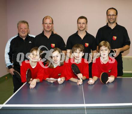 Tischtennisclub Landskron. Obmann Hans Grud, Gernot Handler, Markus Straub, Gerd Brandstaetter,  mit Nachwuchs. Landskron, am 30.1.2009.
Foto: Kuess
---
pressefotos, pressefotografie, kuess, qs, qspictures, sport, bild, bilder, bilddatenbank