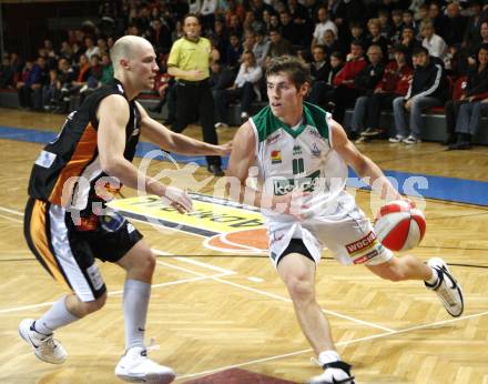 Basketball Bundesliga. Woerthersee Piraten gegen Klosterneuburg. Jack Leasure (Piraten), Andreas Diwald (Klosterneuburg). Klagenfurt, am 1.2.2009.
Foto: Kuess 

---
pressefotos, pressefotografie, kuess, qs, qspictures, sport, bild, bilder, bilddatenbank