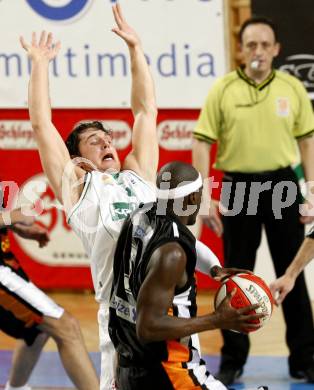 Basketball Bundesliga. Woerthersee Piraten gegen Klosterneuburg. Andreas Kuttnig (Piraten).Klagenfurt, am 1.2.2009.
Foto: Kuess 

---
pressefotos, pressefotografie, kuess, qs, qspictures, sport, bild, bilder, bilddatenbank