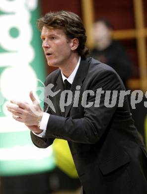 Basketball Bundesliga. Woerthersee Piraten gegen Klosterneuburg. Trainer Mathias Jan Fischer (Piraten). Klagenfurt, am 1.2.2009.
Foto: Kuess 

---
pressefotos, pressefotografie, kuess, qs, qspictures, sport, bild, bilder, bilddatenbank