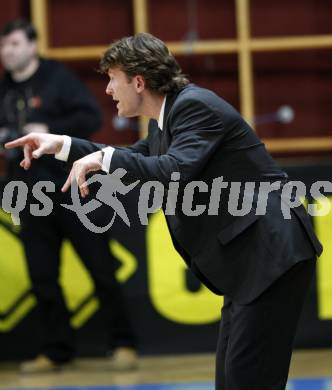 Basketball Bundesliga. Woerthersee Piraten gegen Klosterneuburg. Trainer Mathias Jan Fischer (Piraten). Klagenfurt, am 1.2.2009.
Foto: Kuess 

---
pressefotos, pressefotografie, kuess, qs, qspictures, sport, bild, bilder, bilddatenbank