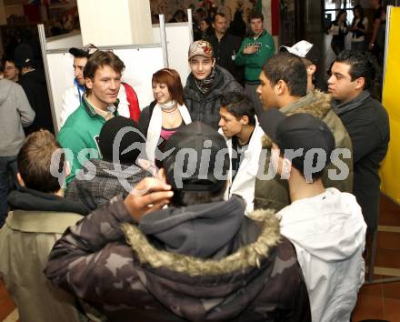 Basketball Bundesliga. Woerthersee Piraten. HAK International, Tag der offenen Tuer. Trainer Mathias Jan Fischer. Klagenfurt, 5.2.2009.
Foto: Kuess
---
pressefotos, pressefotografie, kuess, qs, qspictures, sport, bild, bilder, bilddatenbank