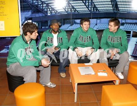 Basketball Bundesliga. Woerthersee Piraten. HAK International, Tag der offenen Tuer. Jack Leasure, Timothy Burnette, Rasid Mahalbasic, Selmir Husanovic. Klagenfurt, 5.2.2009.
Foto: Kuess
---
pressefotos, pressefotografie, kuess, qs, qspictures, sport, bild, bilder, bilddatenbank