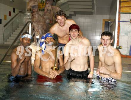 Basketball Bundesliga. Woerthersee Piraten. Brandon Hartley, Tim Burnette, Selmir Husanovic, Mathias Jan Fischer. Klagenfurt, am 14.12.2008.
Foto: Kuess
---
pressefotos, pressefotografie, kuess, qs, qspictures, sport, bild, bilder, bilddatenbank