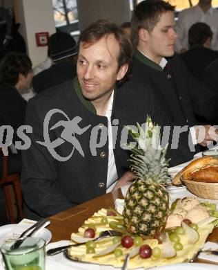 Eishockey Bundesliga. KAC. Fruehstueck in der Baeckerei Legat in Klagenfurt. Schneider Andrew. Klagenfurt, 4.1.2009.
Foto: Kuess
---
pressefotos, pressefotografie, kuess, qs, qspictures, sport, bild, bilder, bilddatenbank