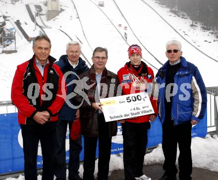 Schi nordisch. Schispringen. Landesschiverbandspraesident Willibald Liberda, Villachs Sportstadtrat Sober, Juniorenweltmeister Lukas Mueller (AUT), Oskar Passernig (Obmann SV Villach). Villach, am 8.2.2009.
Foto: Kuess
---
pressefotos, pressefotografie, kuess, qs, qspictures, sport, bild, bilder, bilddatenbank