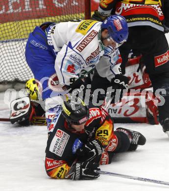 EBEL. Eishockey Bundesliga. EC Pasut VSV gegen EV VIENNA CAPITALS.  Benoit Mondou, (VSV), Sean Selmser (Vienna). Villach, am 13.2.2009.
Foto: Kuess 


---
pressefotos, pressefotografie, kuess, qs, qspictures, sport, bild, bilder, bilddatenbank