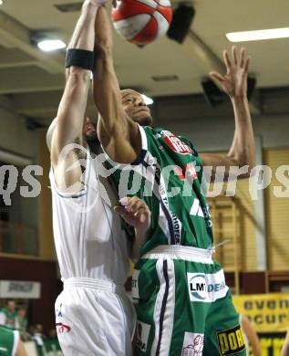 Basketball Bundesliga. Woerthersee Piraten gegen Kapfenberg Bulls. Joachim Buggelsheim (Piraten), Wayne Arnold (Kapfenberg). Klagenfurt, 12.2.2009
Foto: Kuess 

---
pressefotos, pressefotografie, kuess, qs, qspictures, sport, bild, bilder, bilddatenbank