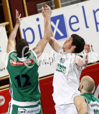 Basketball Bundesliga. Woerthersee Piraten gegen Kapfenberg Bulls. Erik Rhinehart (Piraten), Heinz Kuegerl  (Kapfenberg). Klagenfurt, 12.2.2009
Foto: Kuess 

---
pressefotos, pressefotografie, kuess, qs, qspictures, sport, bild, bilder, bilddatenbank