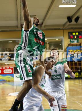 Basketball Bundesliga. Woerthersee Piraten gegen Kapfenberg Bulls. Selmir Husanovic, Rasid Mahalbasic (Piraten), Wayne Arnold  (Kapfenberg). Klagenfurt, 12.2.2009
Foto: Kuess 

---
pressefotos, pressefotografie, kuess, qs, qspictures, sport, bild, bilder, bilddatenbank