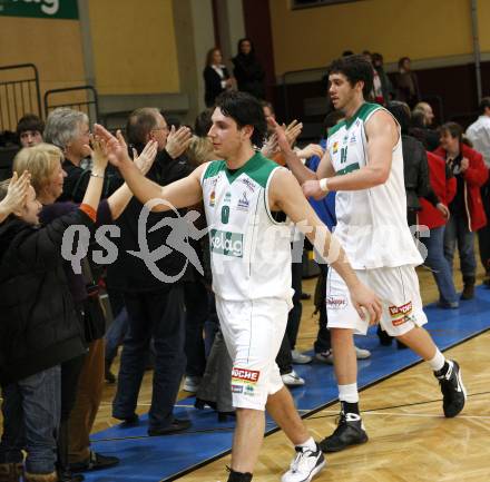 Basketball Bundesliga. Woerthersee Piraten gegen Kapfenberg Bulls. Jubel Andreas Kuttnig, Erik Rhinehart (Piraten), (Kapfenberg). Klagenfurt, 12.2.2009
Foto: Kuess 

---
pressefotos, pressefotografie, kuess, qs, qspictures, sport, bild, bilder, bilddatenbank