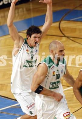 Basketball Bundesliga. Woerthersee Piraten gegen Kapfenberg Bulls. Jubel Selmir Husanovic, Joachim Buggelsheim (Piraten). Klagenfurt, 12.2.2009
Foto: Kuess 

---
pressefotos, pressefotografie, kuess, qs, qspictures, sport, bild, bilder, bilddatenbank