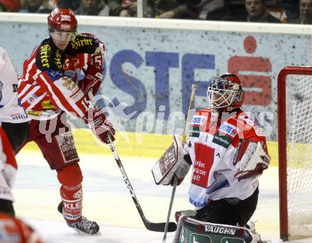EBEL. Eishockey Bundesliga. KAC gegen HC TWK Innsbruck, Die Haie.  Paul Schellander, (KAC),  Seamus Kotyk (Innsbruck). Klagenfurt, am 17.2.2009.
Foto: Kuess 

---
pressefotos, pressefotografie, kuess, qs, qspictures, sport, bild, bilder, bilddatenbank