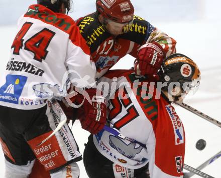 EBEL. Eishockey Bundesliga. KAC gegen HC TWK Innsbruck, Die Haie.  Gregor Hager, (KAC),  Patrik Moessmer, Daniel Woger (Innsbruck). Klagenfurt, am 17.2.2009.
Foto: Kuess 

---
pressefotos, pressefotografie, kuess, qs, qspictures, sport, bild, bilder, bilddatenbank