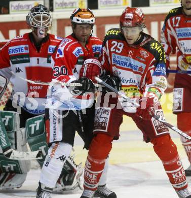 EBEL. Eishockey Bundesliga. KAC gegen HC TWK Innsbruck, Die Haie.  Christoph Brandner, (KAC),  Seamus Kotyk, Herbert Hohenberger (Innsbruck). Klagenfurt, am 17.2.2009.
Foto: Kuess 

---
pressefotos, pressefotografie, kuess, qs, qspictures, sport, bild, bilder, bilddatenbank