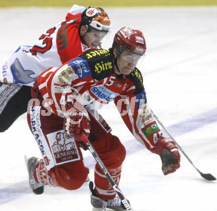 EBEL. Eishockey Bundesliga. KAC gegen HC TWK Innsbruck, Die Haie. David Schuller (KAC),  Dustin Johner (Innsbruck). Klagenfurt, am 17.2.2009.
Foto: Kuess 

---
pressefotos, pressefotografie, kuess, qs, qspictures, sport, bild, bilder, bilddatenbank