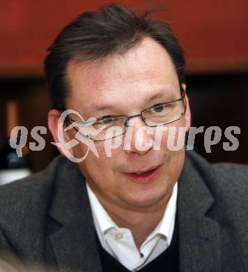 Minister Norbert Darabos. Klagenfurt, am 19.2.2009.
Foto: Kuess
---
pressefotos, pressefotografie, kuess, qs, qspictures, sport, bild, bilder, bilddatenbank