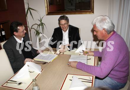 Minister Norbert Darabos, Peter Kaiser, Joschi Kopp. Klagenfurt, am 19.2.2009.
Foto: Kuess
---
pressefotos, pressefotografie, kuess, qs, qspictures, sport, bild, bilder, bilddatenbank