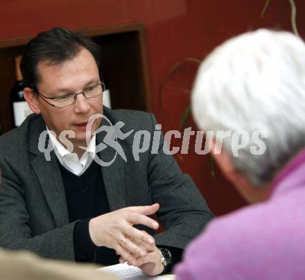 Minister Norbert Darabos,  Joschi Kopp. Klagenfurt, am 19.2.2009.
Foto: Kuess
---
pressefotos, pressefotografie, kuess, qs, qspictures, sport, bild, bilder, bilddatenbank